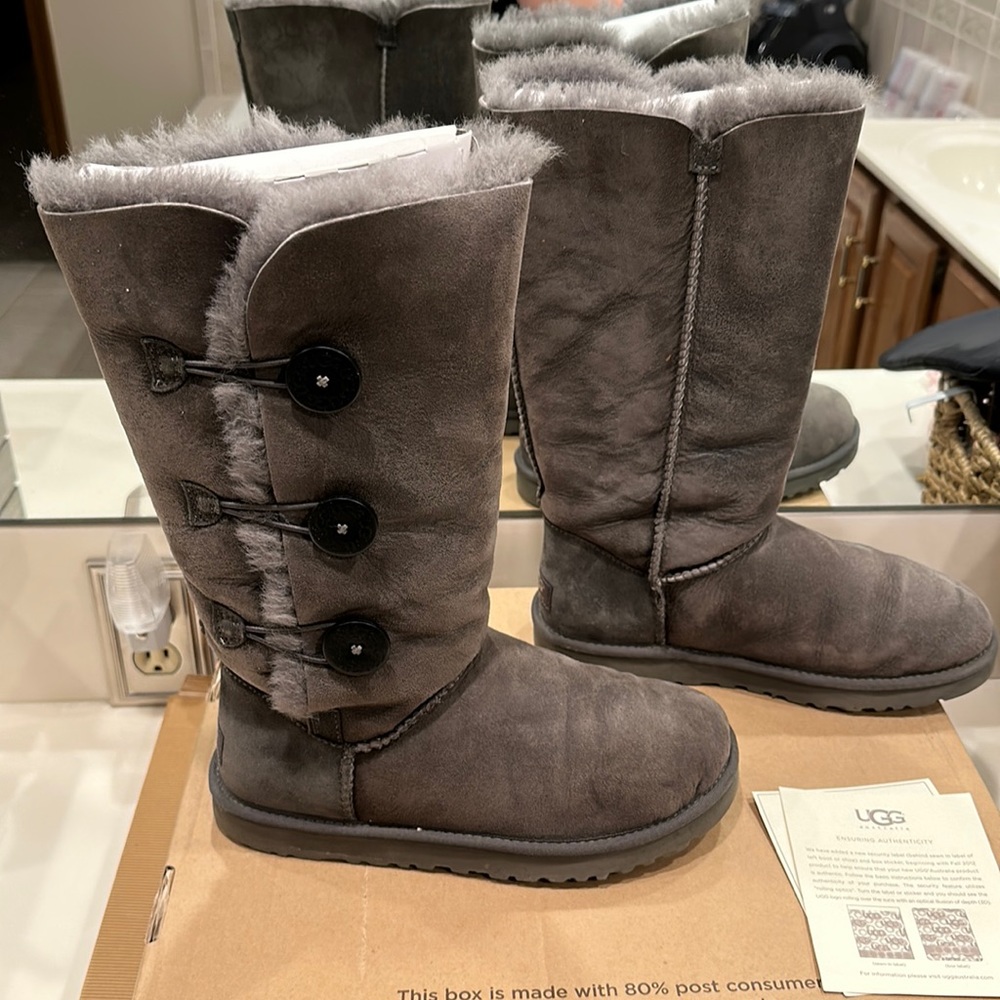 UGG tall Bailey Button boots (womens 8)